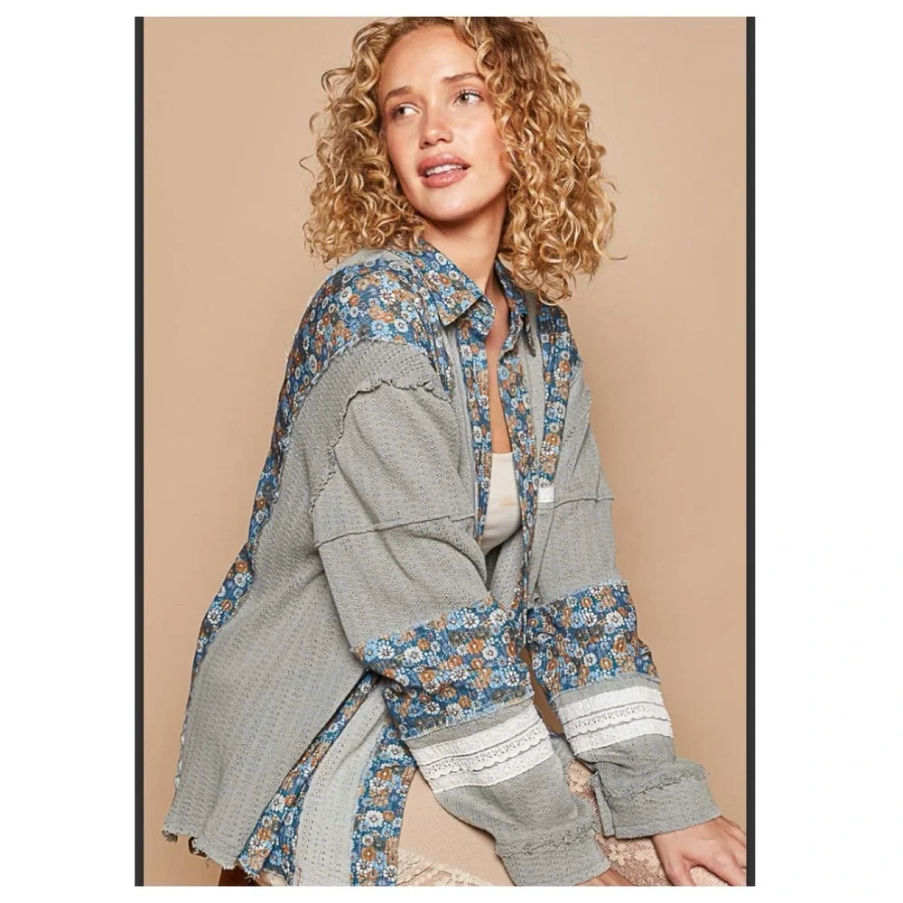 $35 start No. 18 ⬇️Pretty POL vintage wash top shacket - Picture 4 of 5